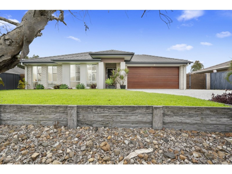 21 Adam Street, Beachmere QLD 4510