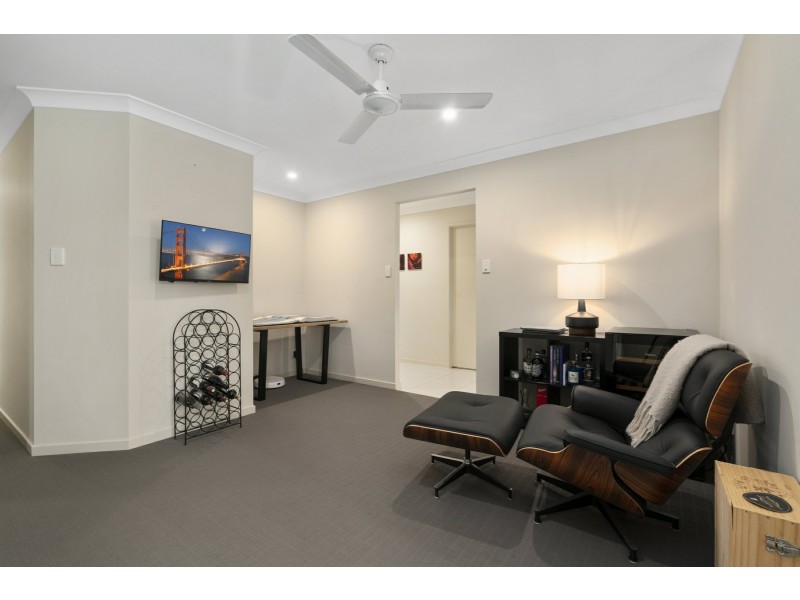 21 Adam Street, Beachmere QLD 4510