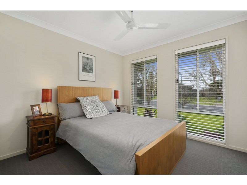 21 Adam Street, Beachmere QLD 4510