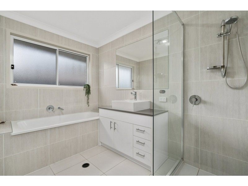 21 Adam Street, Beachmere QLD 4510