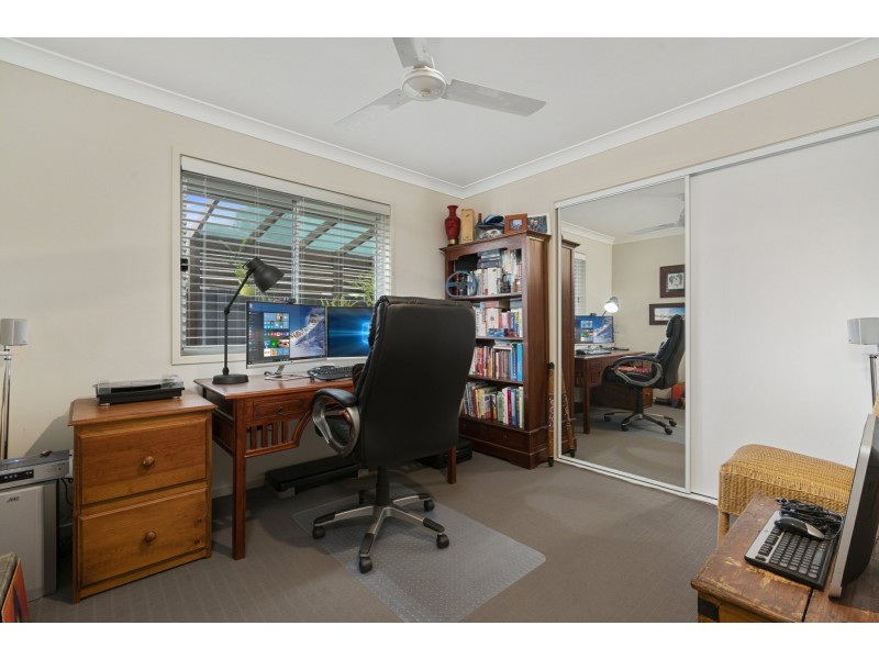 21 Adam Street, Beachmere QLD 4510