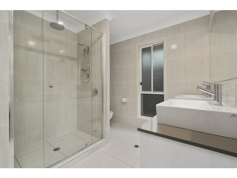 21 Adam Street, Beachmere QLD 4510