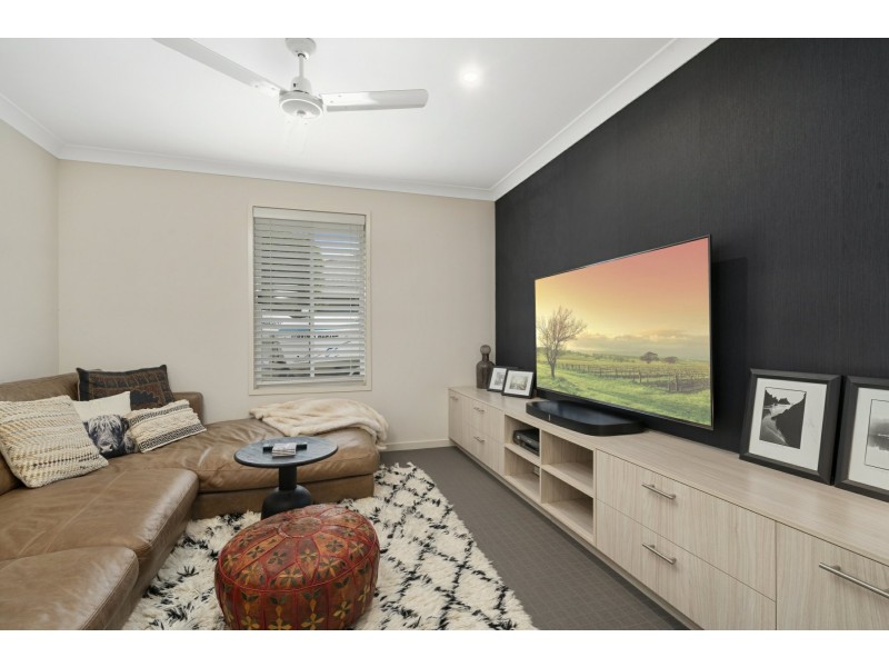 21 Adam Street, Beachmere QLD 4510