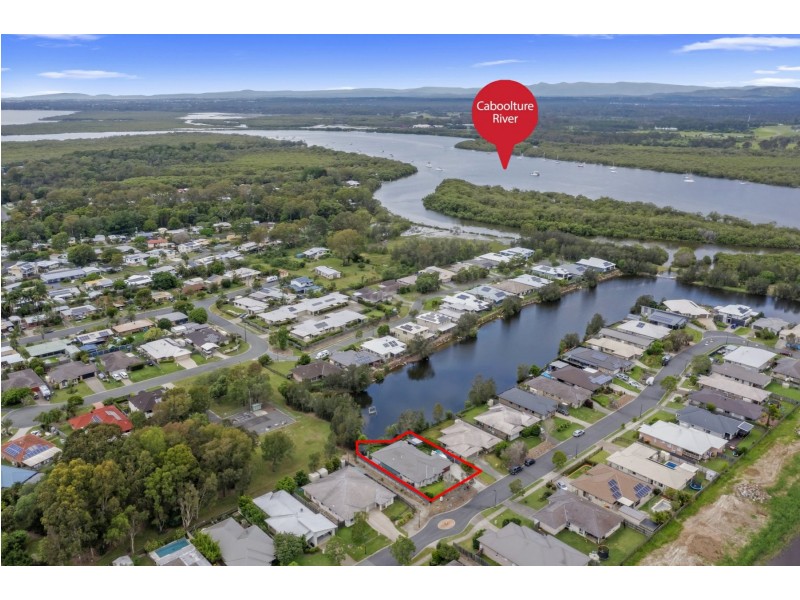 21 Adam Street, Beachmere QLD 4510