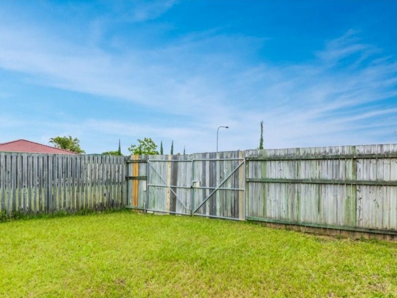 8 Dundas Close, Caboolture QLD 4510