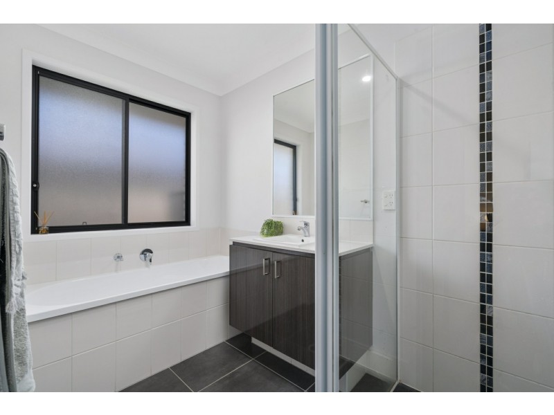 102 Meadowview Drive, Morayfield QLD 4506