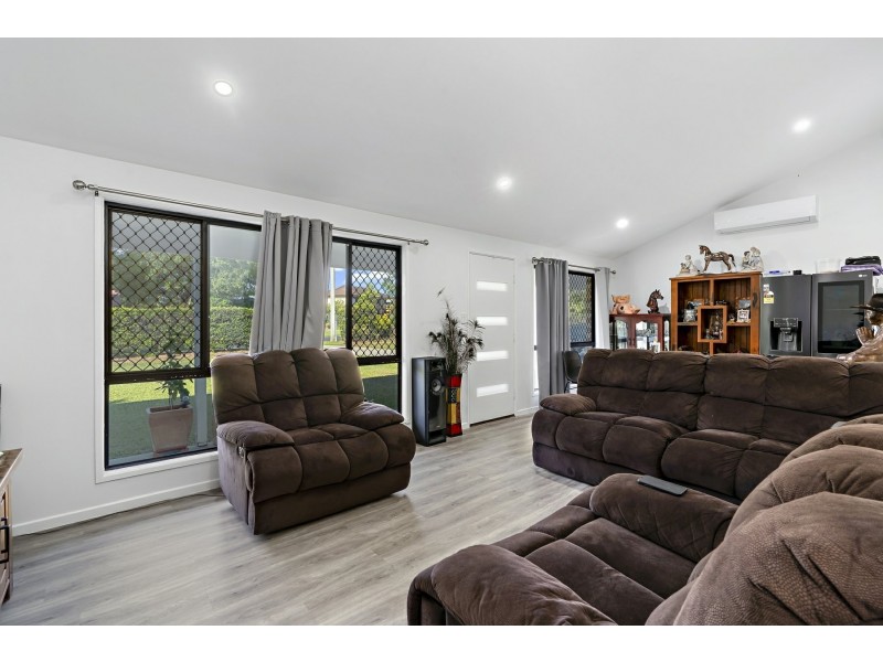 17 Cotswold Street, Morayfield QLD 4506