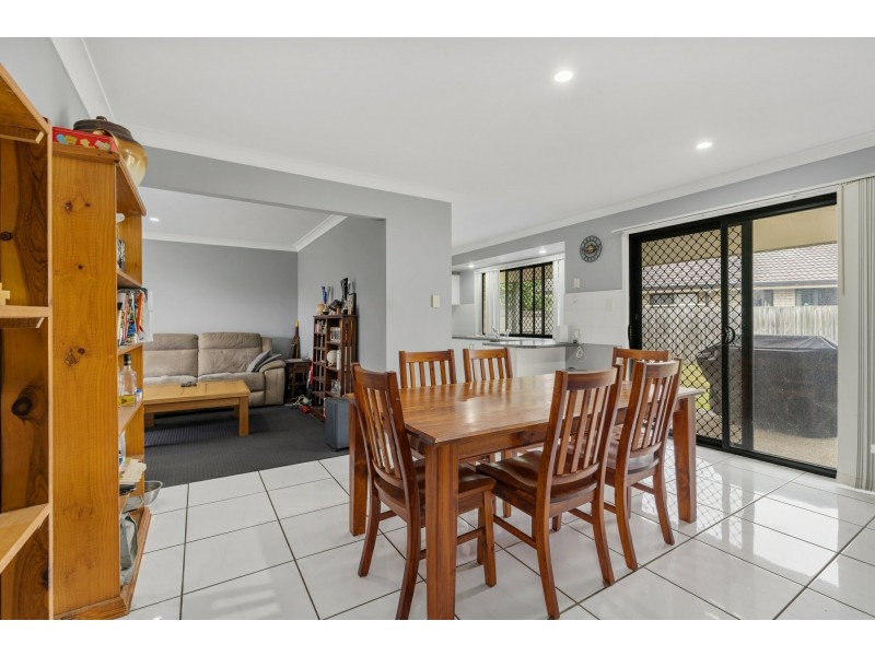 24 Grassdale Crescent, Morayfield QLD 4506