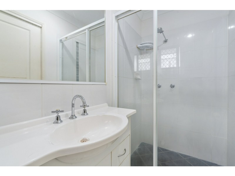 24 Grassdale Crescent, Morayfield QLD 4506