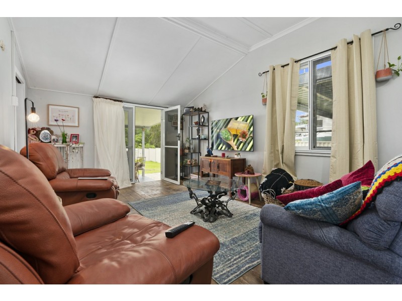 35 Leslie Street, Woodford QLD 4514