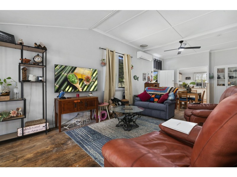 35 Leslie Street, Woodford QLD 4514