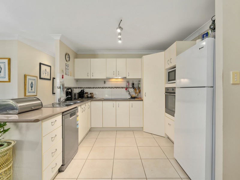 297 Bestmann Road, Sandstone Point QLD 4511