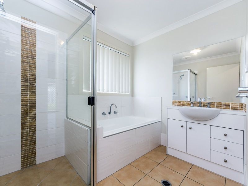 13 Broadleaf Place, Ningi QLD 4511