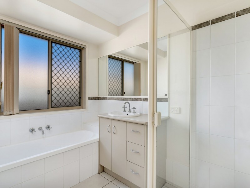 5 Bondi Court, Sandstone Point QLD 4511