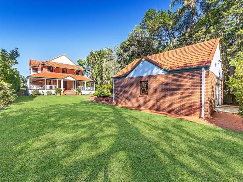 33 Coronation Avenue, Beachmere QLD 4510