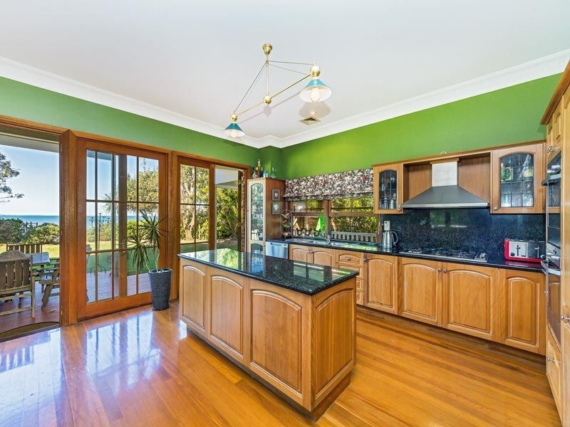 33 Coronation Avenue, Beachmere QLD 4510