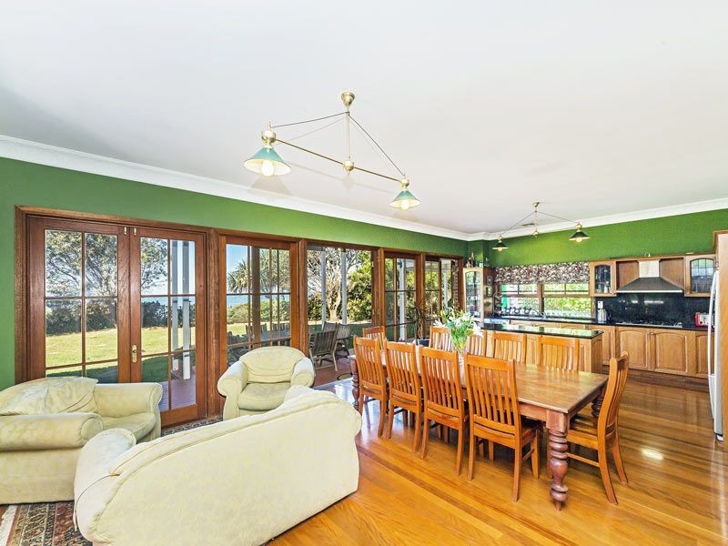 33 Coronation Avenue, Beachmere QLD 4510