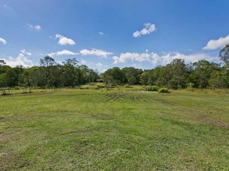 68 Hall Road, Elimbah QLD 4516