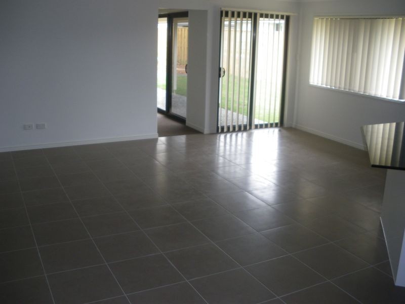 40 Diane Parade, Kallangur QLD 4503