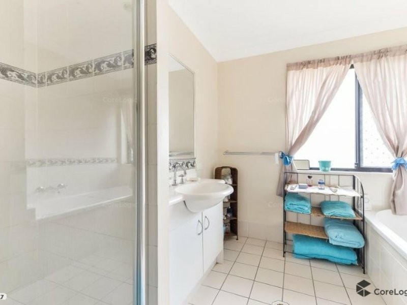 27 Renmark Crescent, Caboolture South QLD 4510