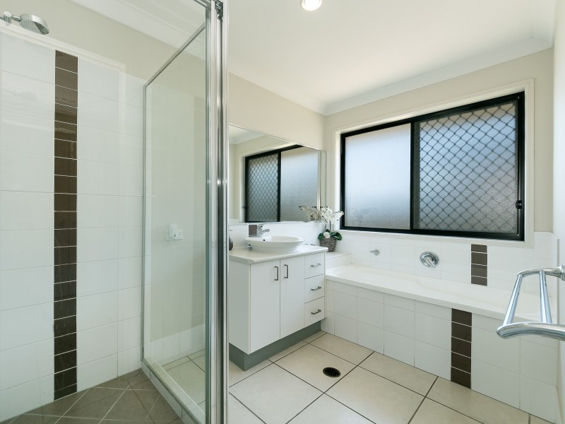 54 Sandheath Place, Ningi QLD 4511