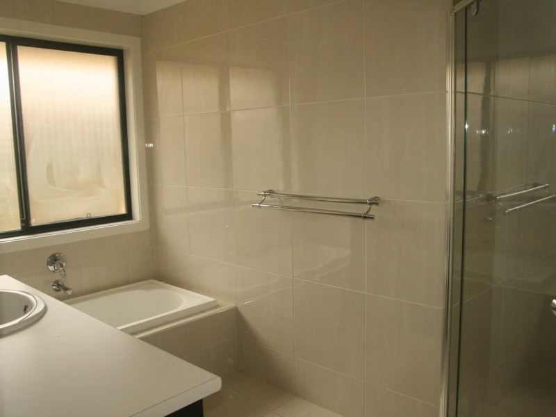 18 Dicarlo Drive, Morayfield QLD 4506