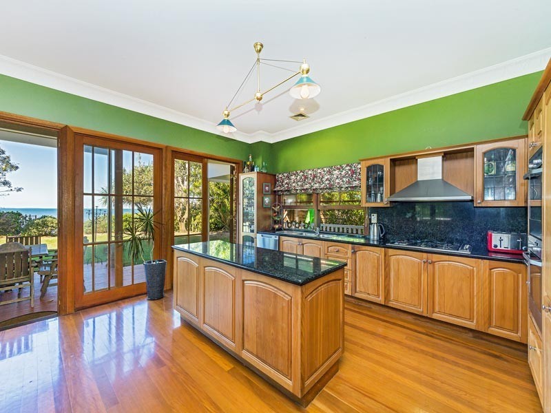 33 Coronation Avenue, Beachmere QLD 4510
