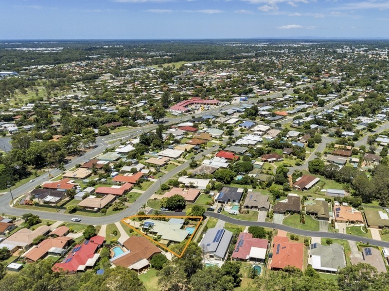 11 Fairway Ct, Caboolture QLD 4510