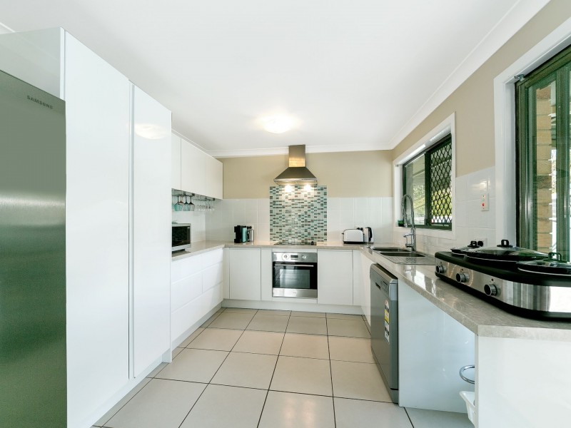 1 Moatah Drive, Beachmere QLD 4510