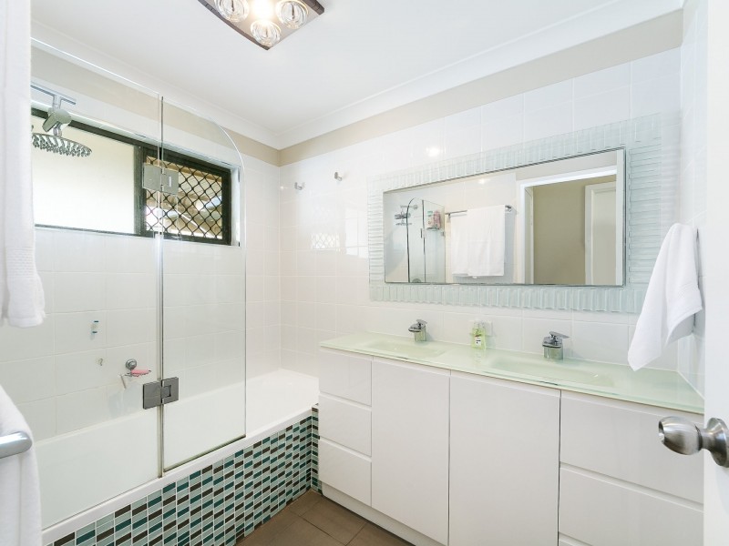 1 Moatah Drive, Beachmere QLD 4510