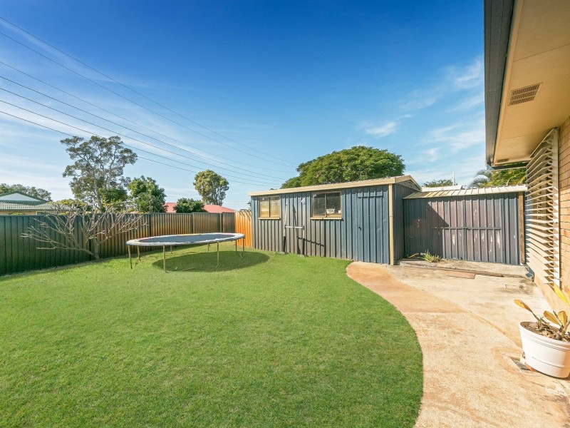 1 Moatah Drive, Beachmere QLD 4510
