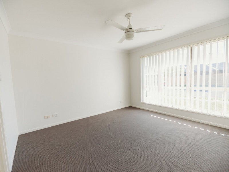 52 Corrimal Place, Sandstone Point QLD 4511