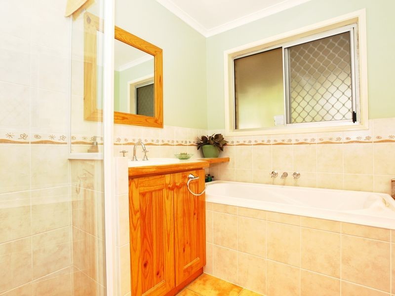 82 Collins Street, Moorina QLD 4506
