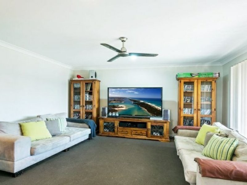 54 Sandheath Place, Ningi QLD 4511