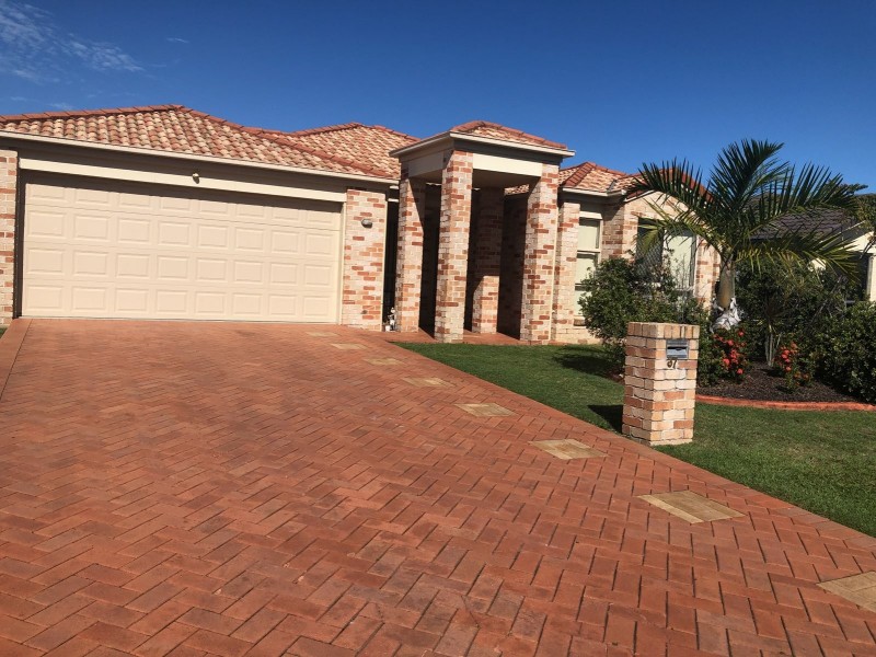 37 Sandheath Place, Ningi QLD 4511