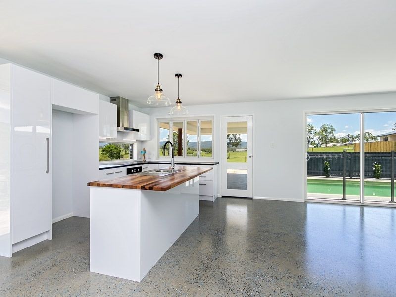 86 Sippel Drive, Woodford QLD 4514