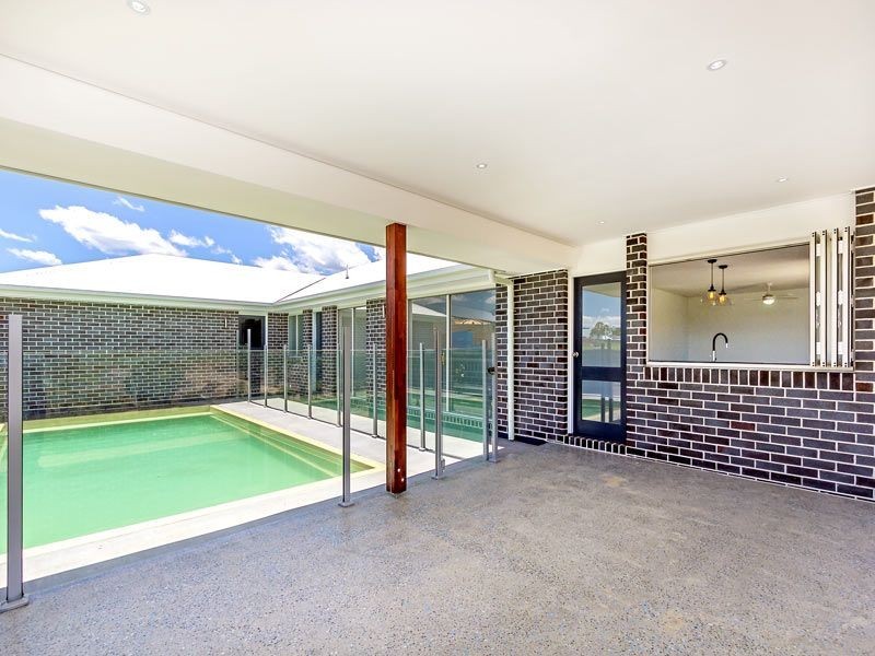 86 Sippel Drive, Woodford QLD 4514