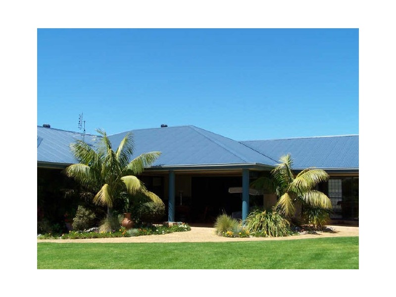 8 Raven Cl, Vincentia NSW 2540