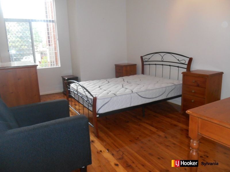 2/6 Kresser Grove, Canterbury NSW 2193
