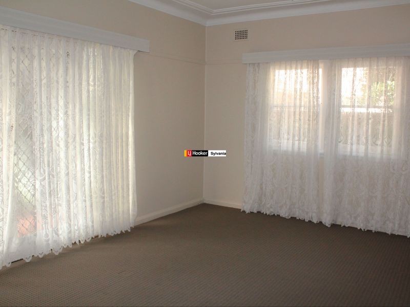 84 Flora Street, Kirrawee NSW 2232