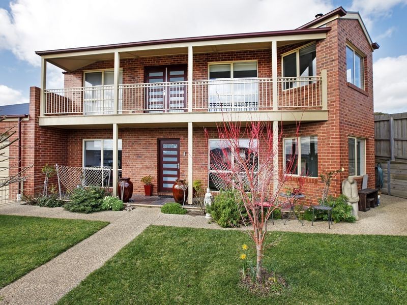 8 Jean Place, Grovedale VIC 3216