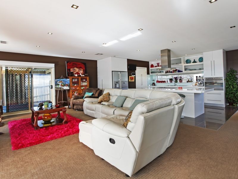8 Jean Place, Grovedale VIC 3216