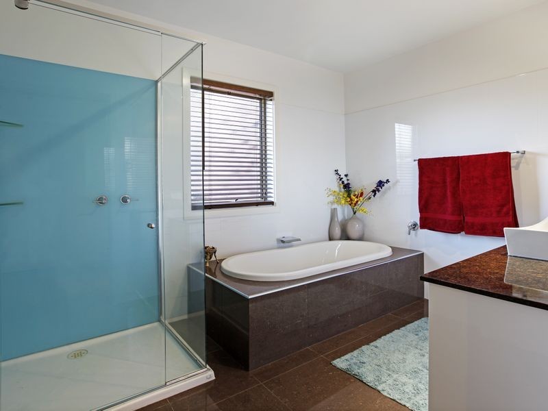 8 Jean Place, Grovedale VIC 3216