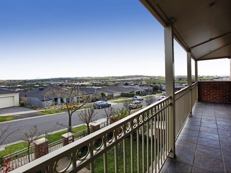 8 Jean Place, Grovedale VIC 3216