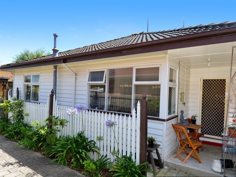 1/8 Poplar Street, Newcomb VIC 3219