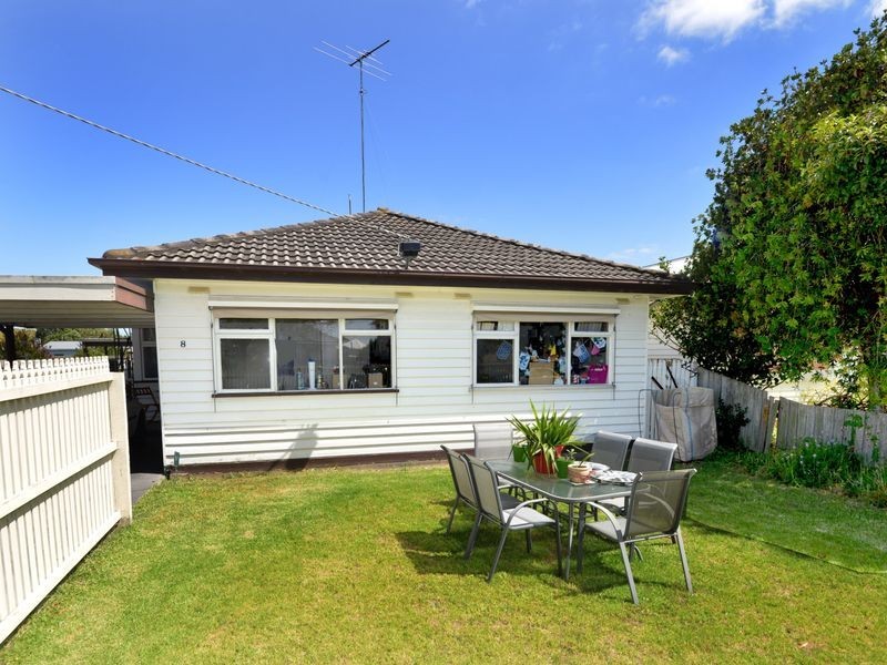 1/8 Poplar Street, Newcomb VIC 3219