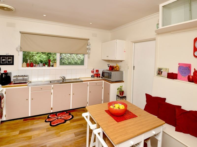 1/8 Poplar Street, Newcomb VIC 3219