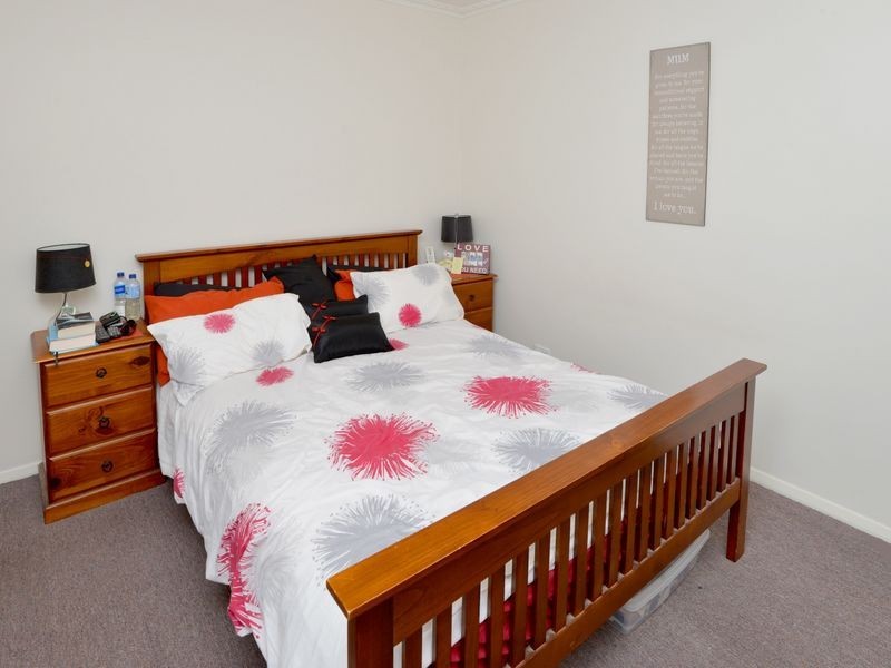 1/8 Poplar Street, Newcomb VIC 3219