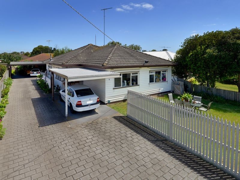 1/8 Poplar Street, Newcomb VIC 3219