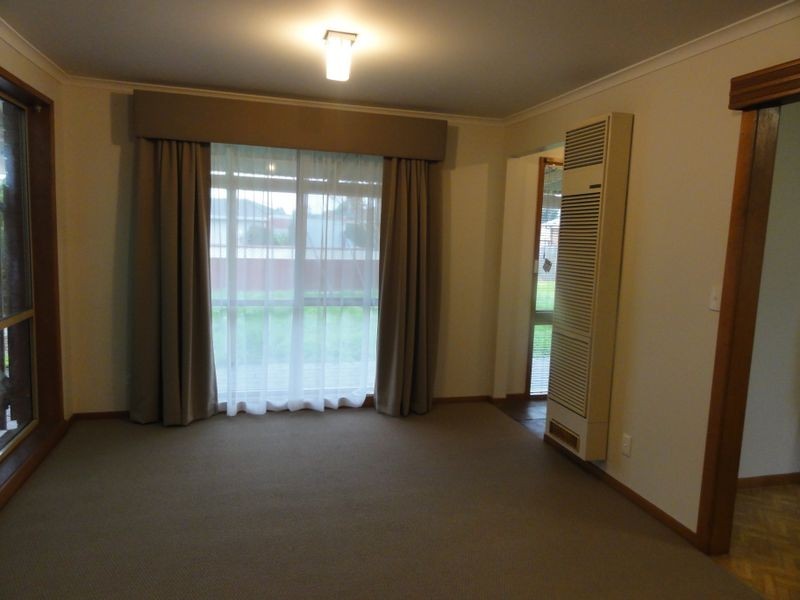 4 Universe Court, Whittington VIC 3219